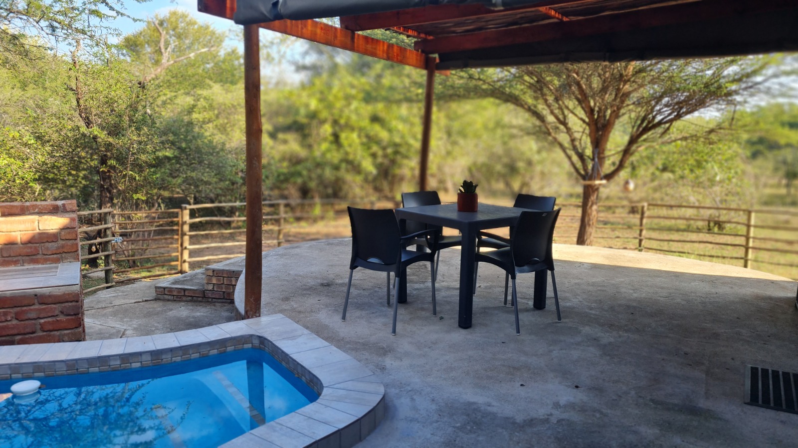 Finch Nest patio and braai seating area